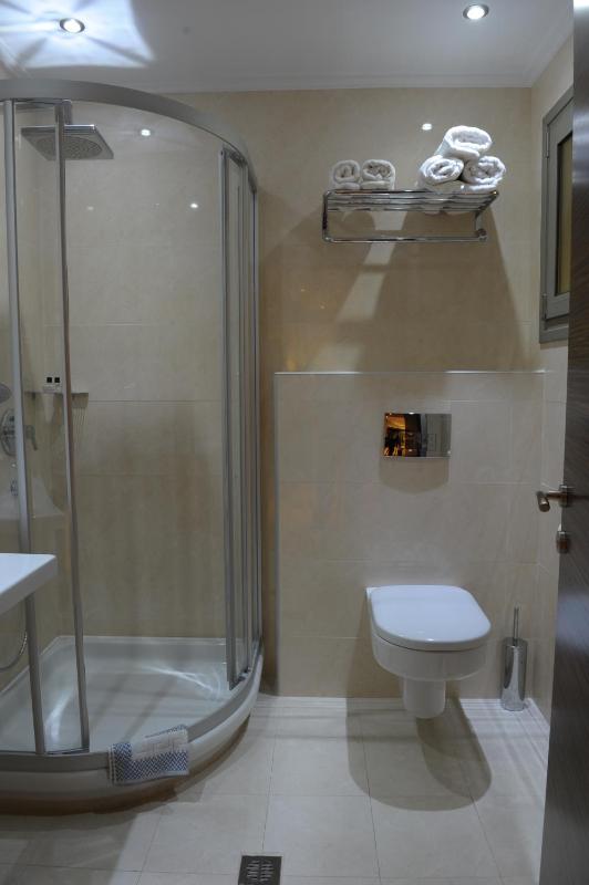 Double Room with Sea View image 2