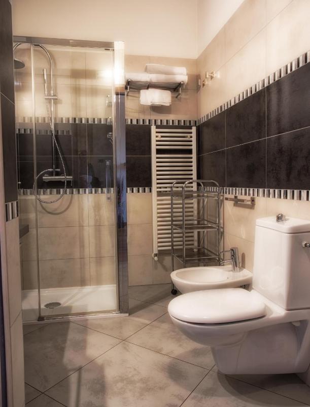 Superior Double Room with Balcony image 3