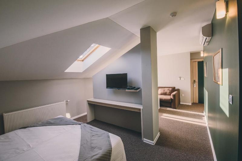 Quadruple Room with River View image 2