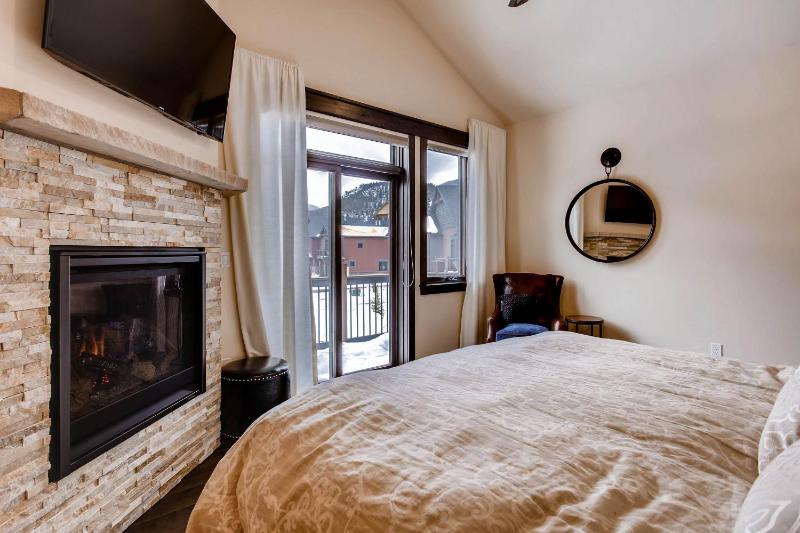 Three-Bedroom Apartment image 3