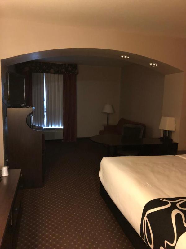 1 King Bed Elite Non-Smoking image 2