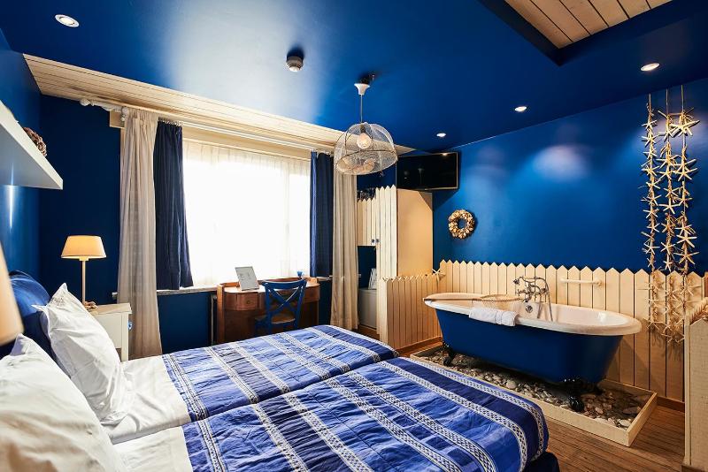 Double Room with Bath and Shower image 2