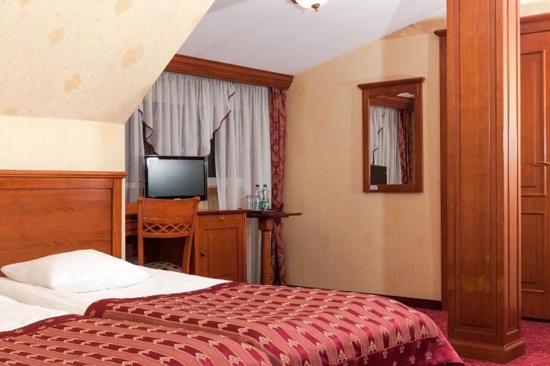 Standard Family Room image 2