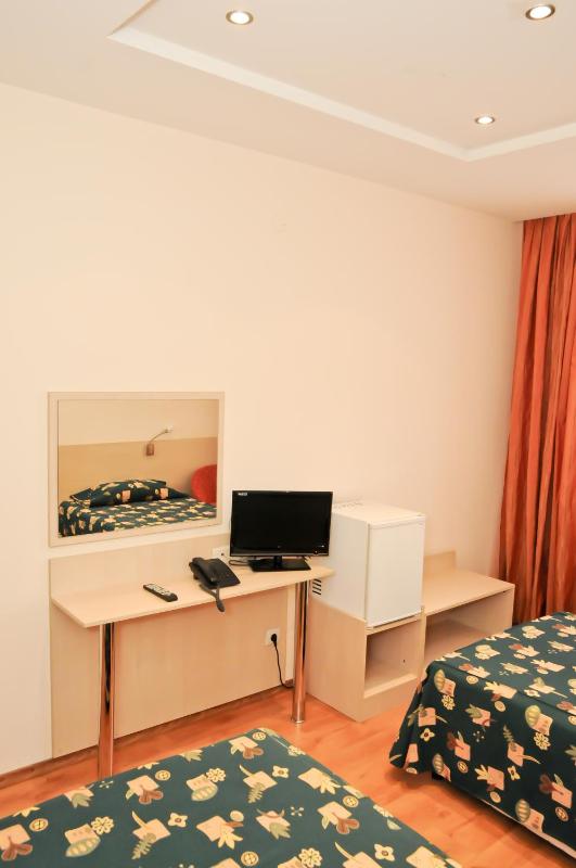 Standard Double Room with Free Secured Parking image 2