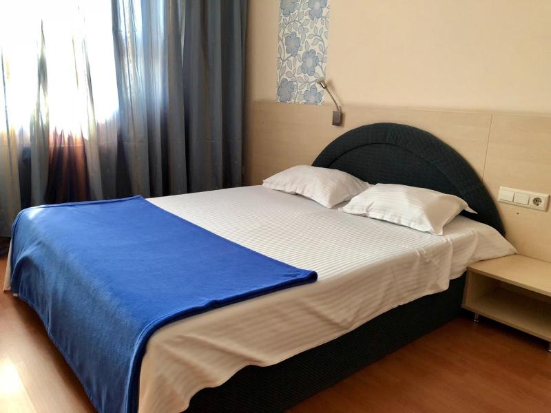 Superior Double Room with Free Secured Parking image 1