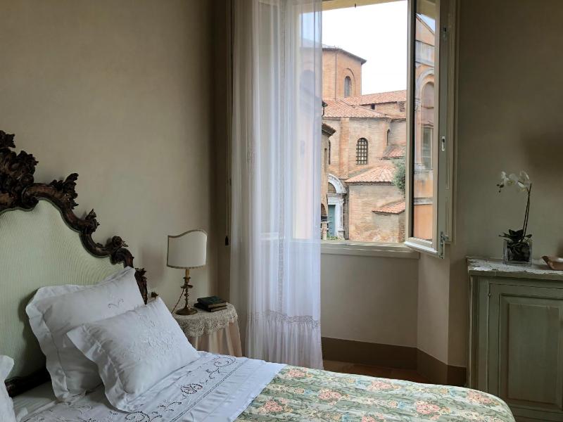 Superior Double Room image 4