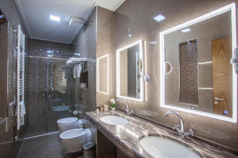 Executive Suite image 2