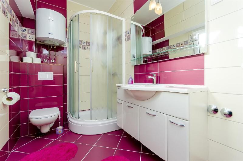 One-Bedroom Apartment image 3