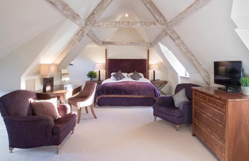 Feature King Room image 1