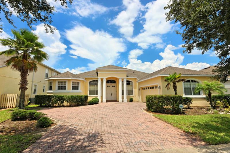 Five-Bedroom Villa image 1