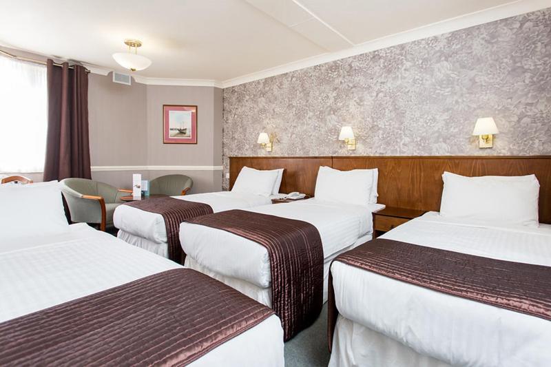 Quadruple Room image 4