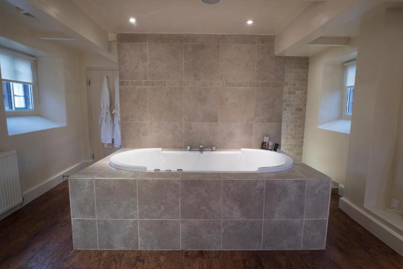 Suite with Spa Bath image 2