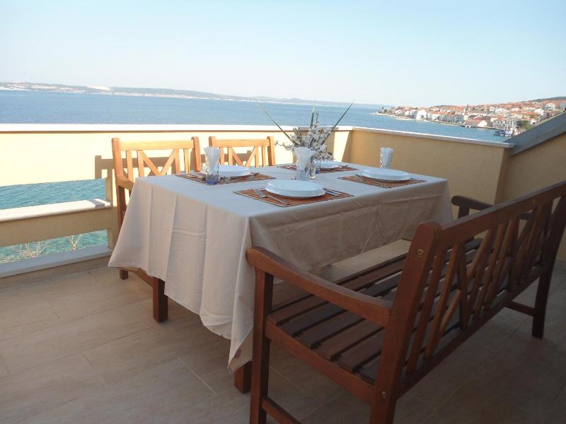 One Bedroom Apartment with Sea View image 1