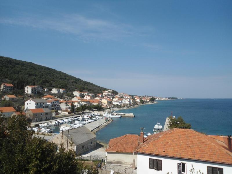 One Bedroom Apartment with Sea View image 3