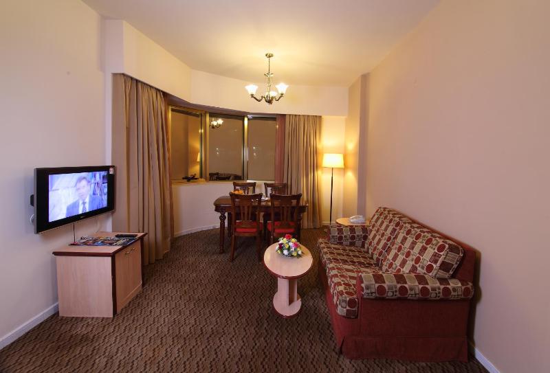 One-Bedroom Suite image 4