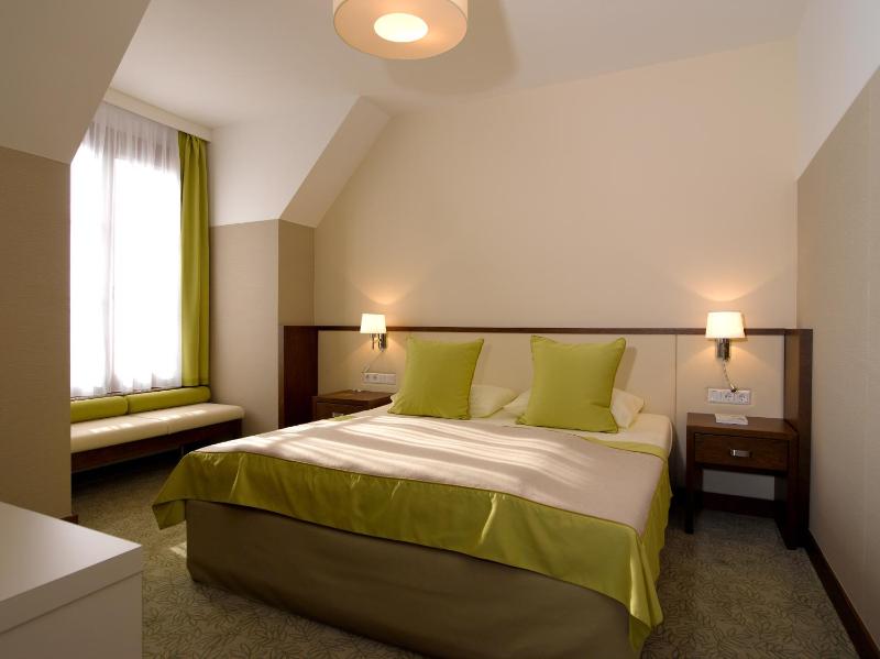 Classic Double Room - Lake Side image 1