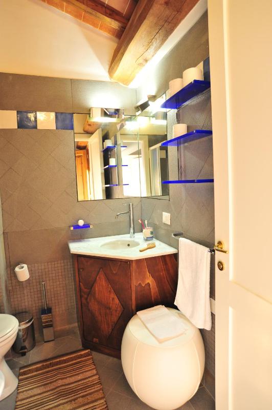 Superior King Room image 3