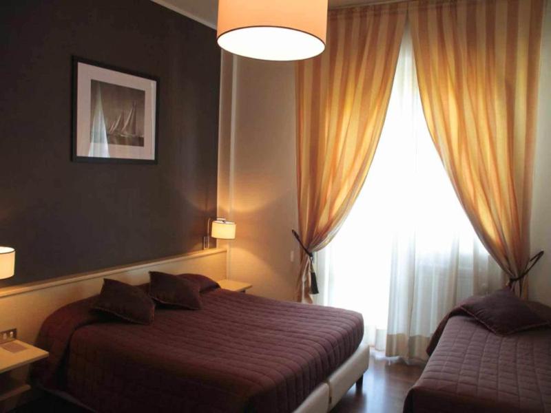 Quadruple Room with Balcony image 1