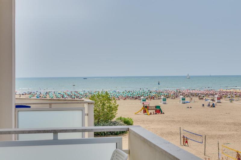 Double Room with Side Sea View image 3