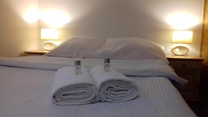 Small Double Room image 4