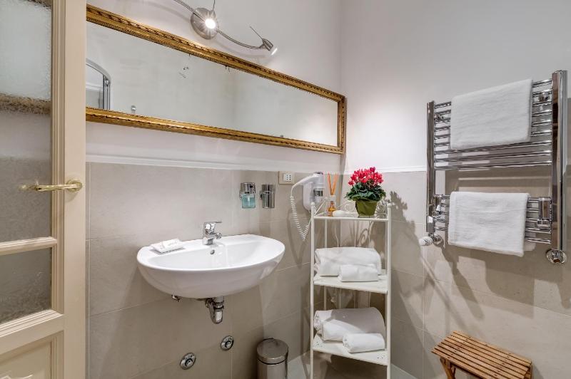 Superior Double Room image 4