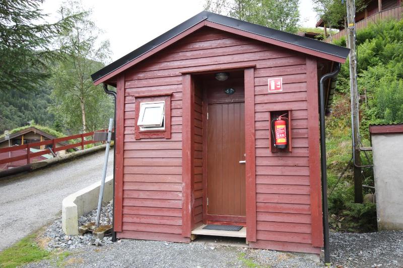 Economy Cottage with Shared Bathroom image 4