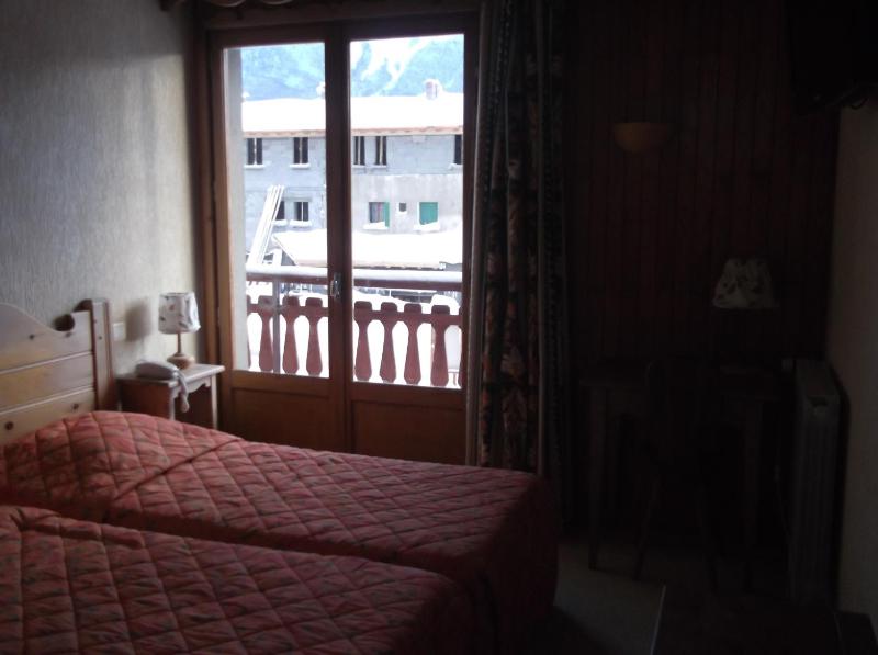 Twin Room image 2