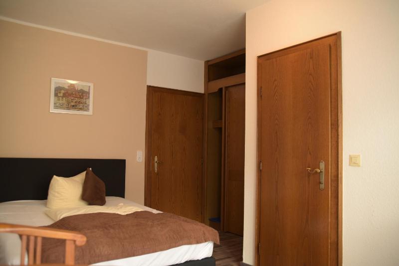 Single Room image 3