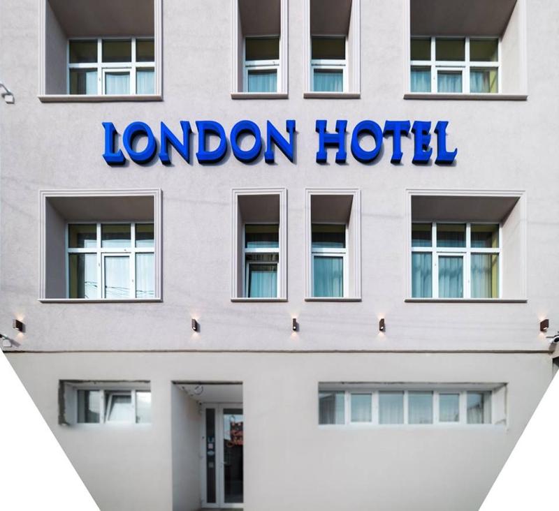 London Hotel - image 18