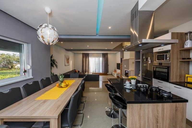 Villa Toni with 5 bedrooms and heated pool - image 27