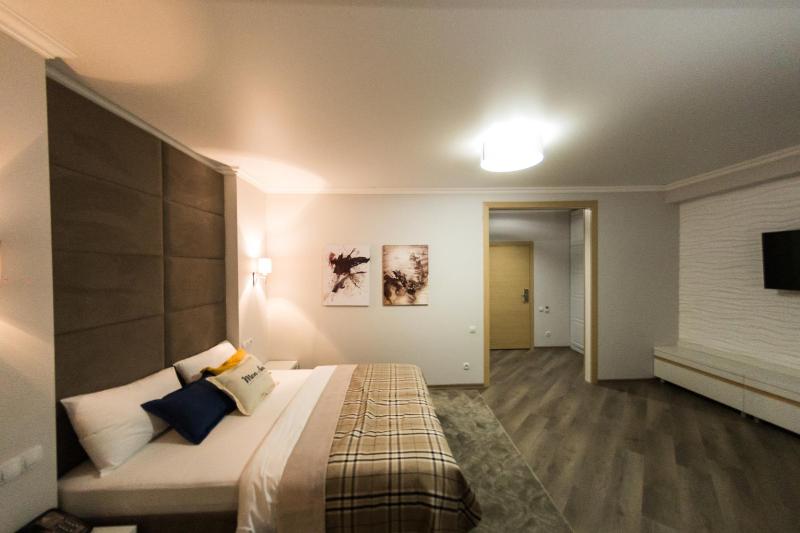 Deluxe Room image 3