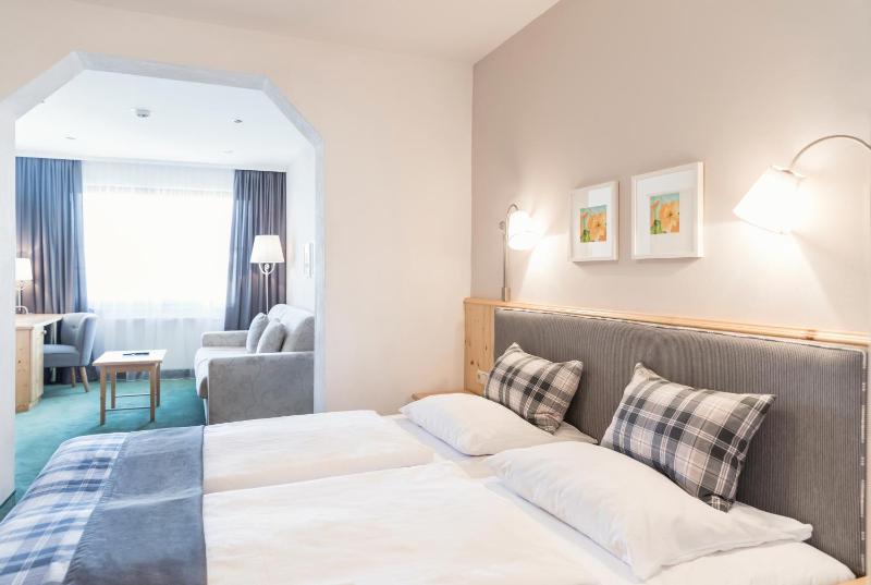 Deluxe Double or Twin Room image 2