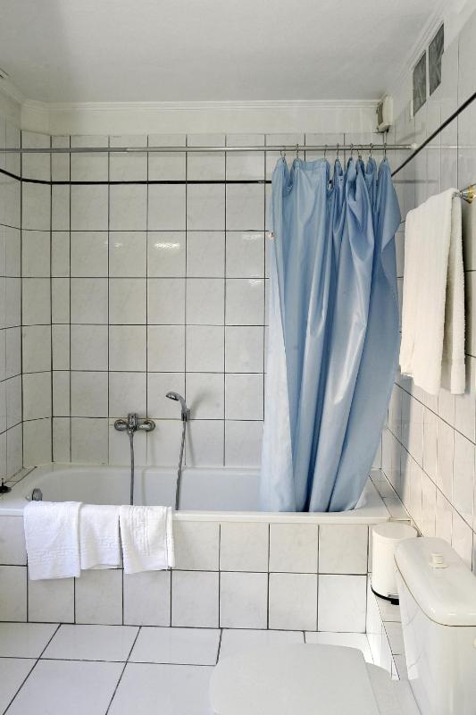 Standard Triple Room image 2