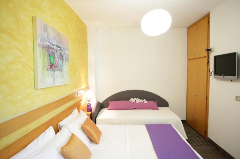 Quadruple Room image 4