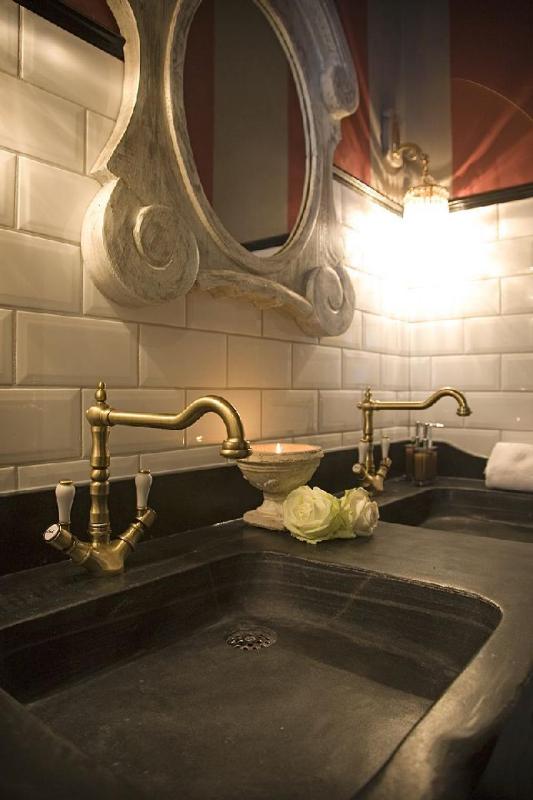 Double or Twin Room image 4