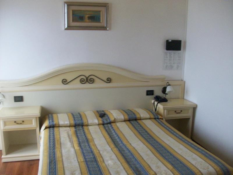 Double or Twin Room with Sea View image 4