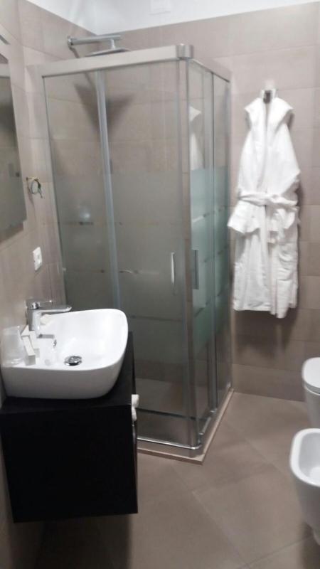 Single Room image 3