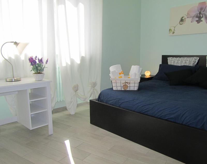 Deluxe Double Room with Balcony image 1