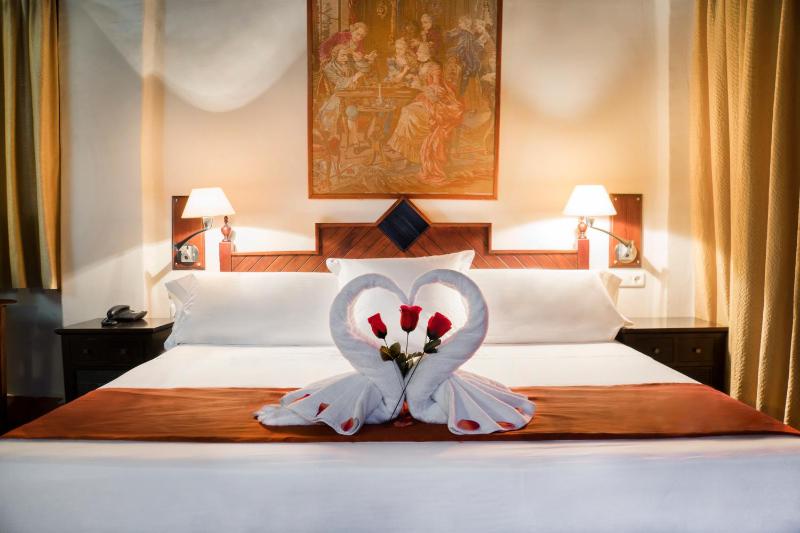 Deluxe Double Room image 2