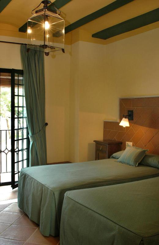 Superior Twin Room image 2