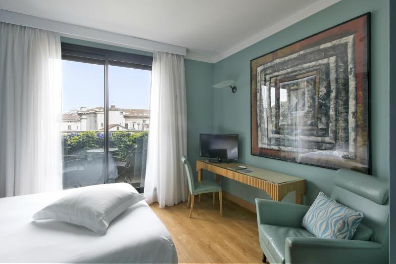 Double Room with Balcony image 1