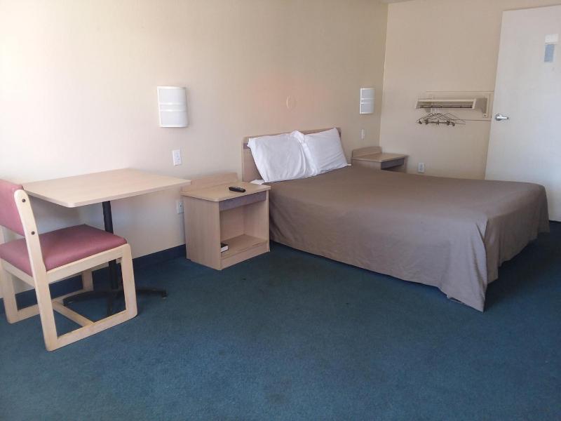 Queen Room - Mobility Access image 1