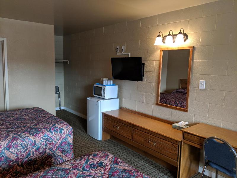 Non-Smoking Double Queen Room image 1