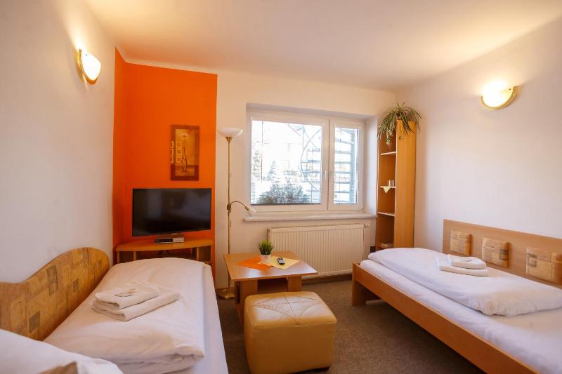Small Twin Room image 1
