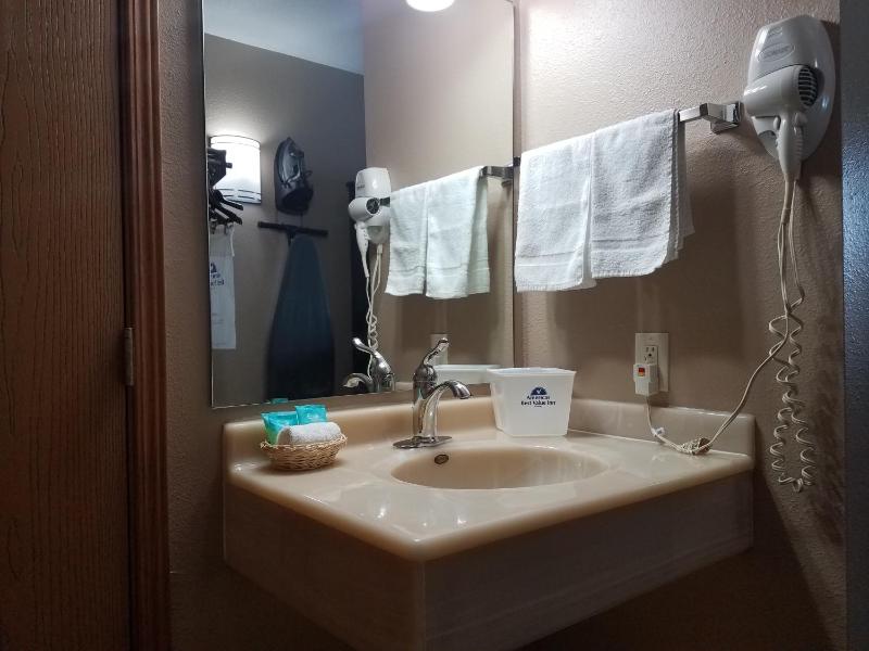 Queen Room - Non-Smoking image 2
