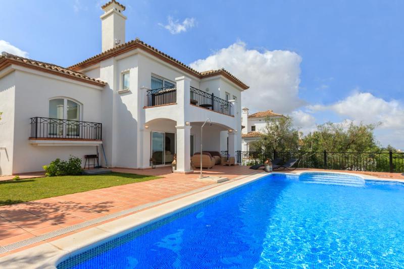 Four-Bedroom Villa with Private Pool (8 People) image 1