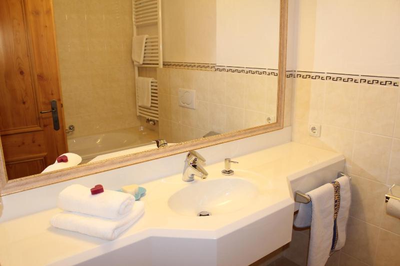 Double Room with Mountain View image 1