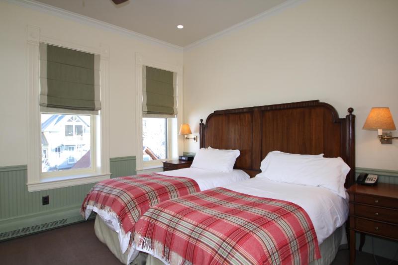 Grand King Room image 3
