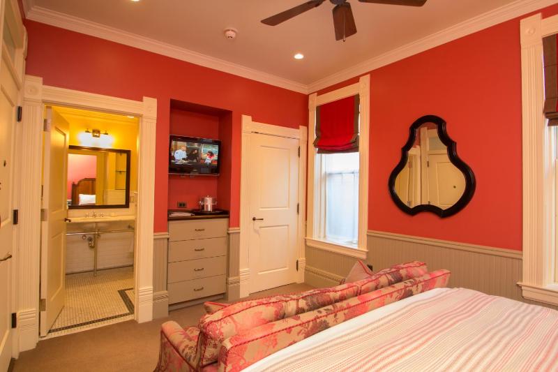 King Room image 3