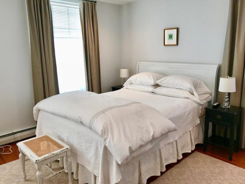 Queen Room image 1